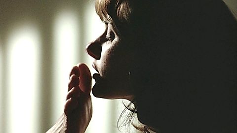 Pic: Mädchen Amick in The Courtyard (1995)