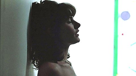 Pic: Mädchen Amick in The Courtyard (1995)