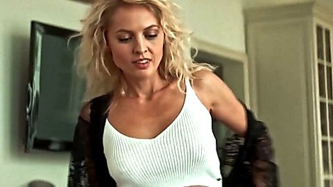 Pic: Yanina Studilina in Sisters (2021)