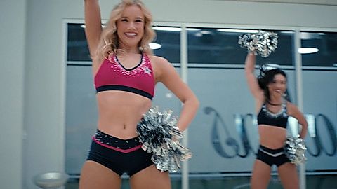 Pic: Zoe Dale in AMERICA'S SWEETHEARTS: Dallas Cowboys Cheerleaders (2024)