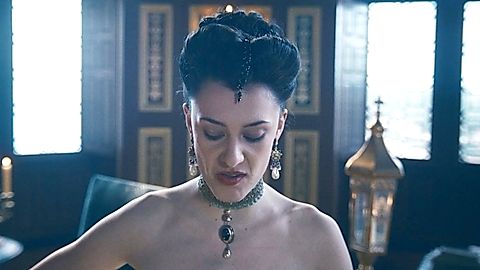 Pic: Solenn Mara-Lewis in The Serpent Queen (2022)