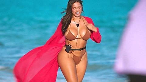 Pic: Valentina Rueda Velez in Too Hot to Handle (2020)