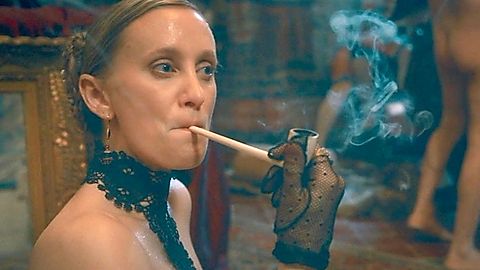 Pic: Anaël Snoek in The Serpent Queen (2022)