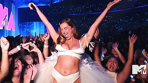 Pic: Addison Rae in MTV Video Music Awards (1984)