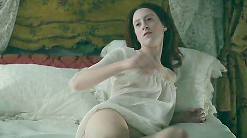Pic: Roxane Duran in Marie Antoinette (2022)