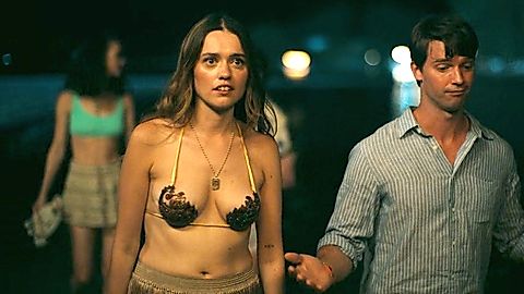 Pic: Aimée-Lou Wood in The White Lotus (2021)