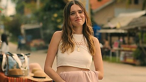 Pic: Aimée-Lou Wood in The White Lotus (2021)