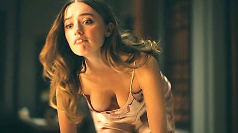 Pic: Aimée-Lou Wood in The White Lotus (2021)