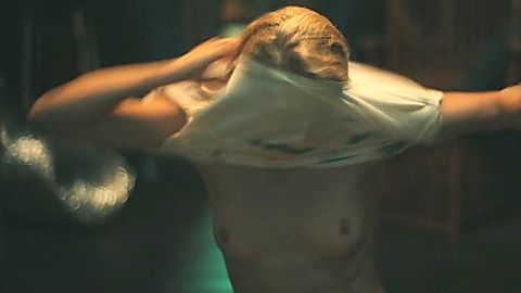 Pic: Carrie Coon in The White Lotus (2021)