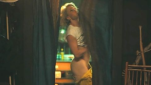 Pic: Carrie Coon in The White Lotus (2021)