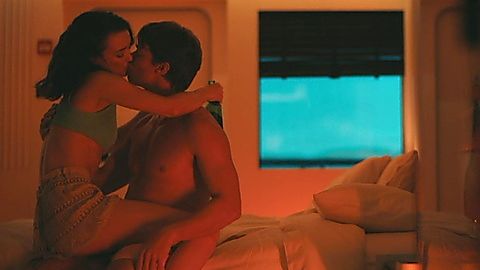 Pic: Charlotte Le Bon in The White Lotus (2021)