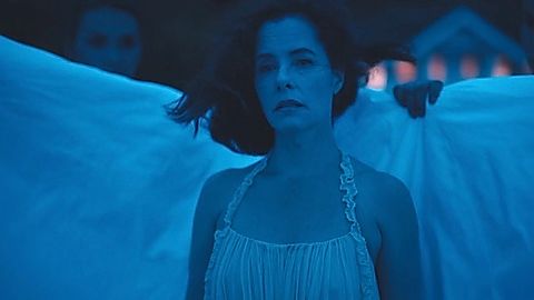Pic: Parker Posey in The White Lotus (2021)