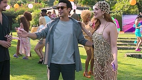 Pic: Sophia Abrahão in Benefits with Friends (2024)