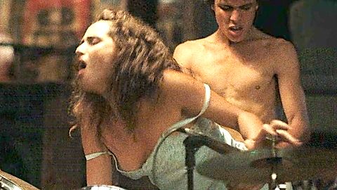 Pic: Adria Arjona in Los Frikis (2024)
