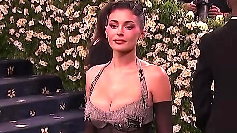 Pic: Kylie Jenner in E! Live From the Red Carpet (1996)