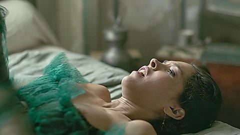 Pic: Lyna Khoudri in Carême (2025)