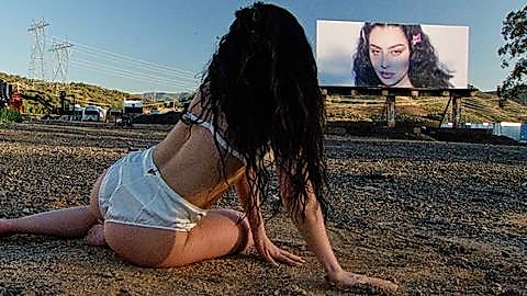 Pic: Charli XCX in party 4 u (2025)