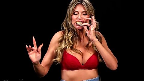 Pic: Heidi Klum in Hot Ones (2015)