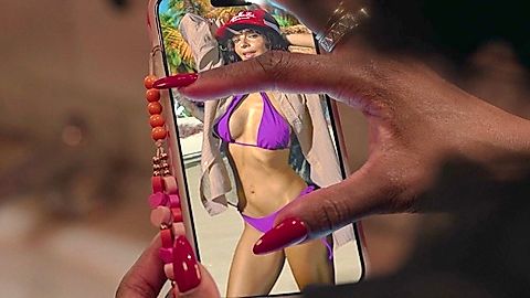 Pic: Emily Ratajkowski in Too Much (2025)