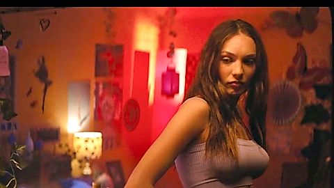 Pic: Maddie Ziegler in Fitting In (2024)