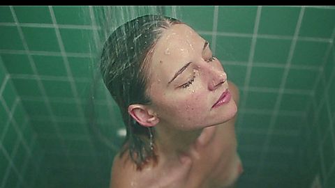 Pic: Svenja Jung in Naked (2025)