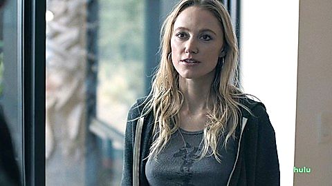 Pic: Maika Monroe in The Hand That Rocks the Cradle (2025)