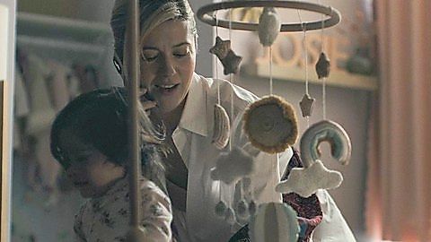 Pic: Mary Elizabeth Winstead in The Hand That Rocks the Cradle (2025)