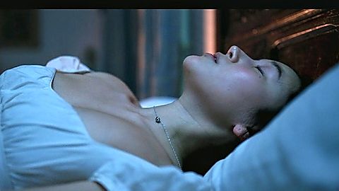 Pic: Yerin Ha in Bridgerton (2020)