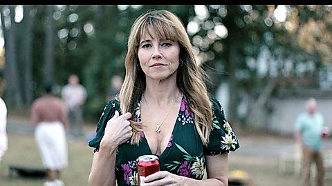 Pic: Linda Cardellini in DTF St. Louis (2026)