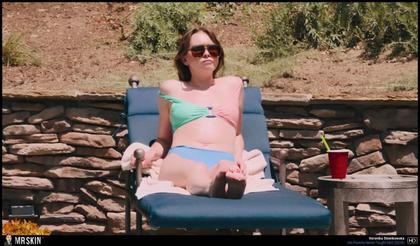Has New SNL Cast Member Veronika Slowikowska Gone Nude?