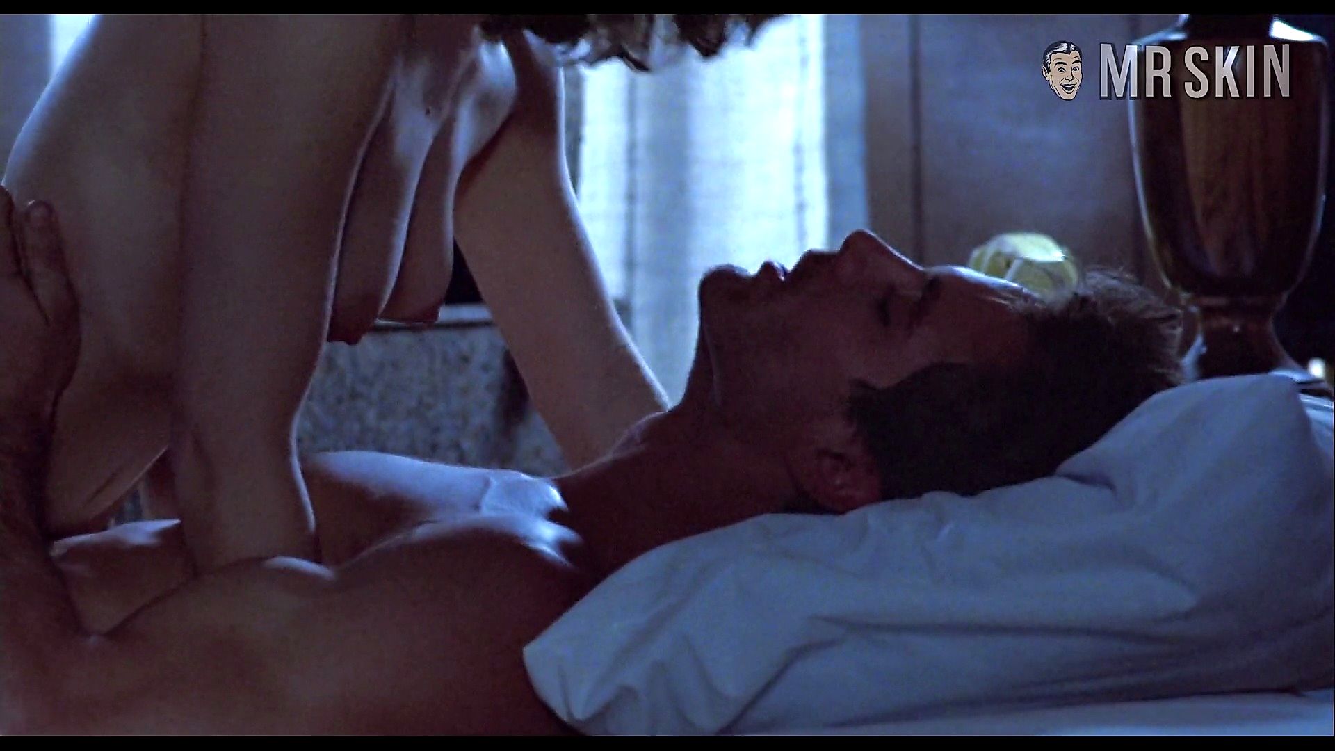 гамельтон ню Linda Hamilton: TERMINATOR Heroine Nude - Nude Scene Compilation at Mr. Skin